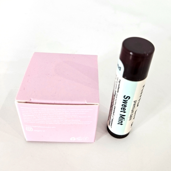 BGirly LipSauce | Vanilla Lip Scrub + Kind Lips Premium Lip Balm (Mint) - Picture 2 of 6